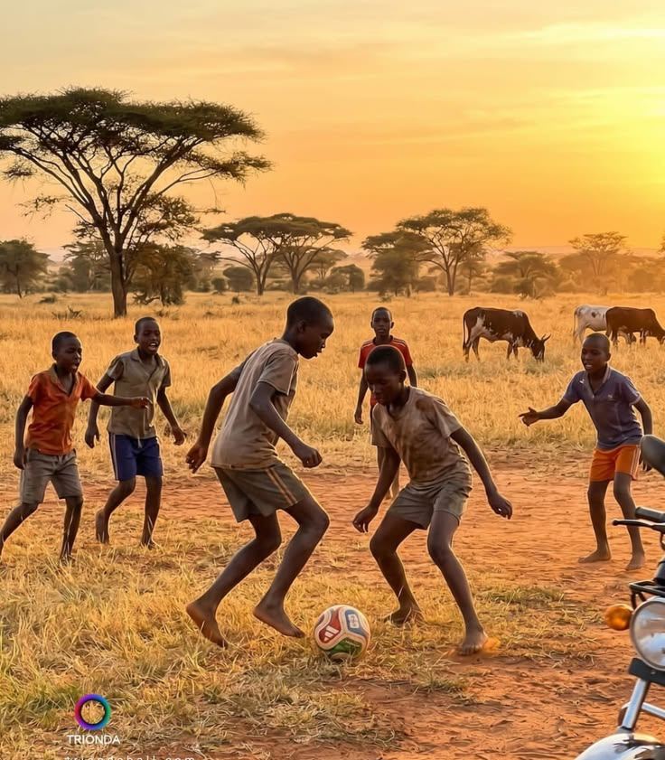 Jeunes enfants au football